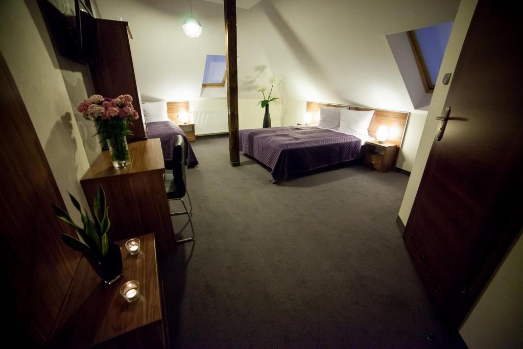 Hotel Gosciniec Nad Goplem à Grodztwo Chambre photo